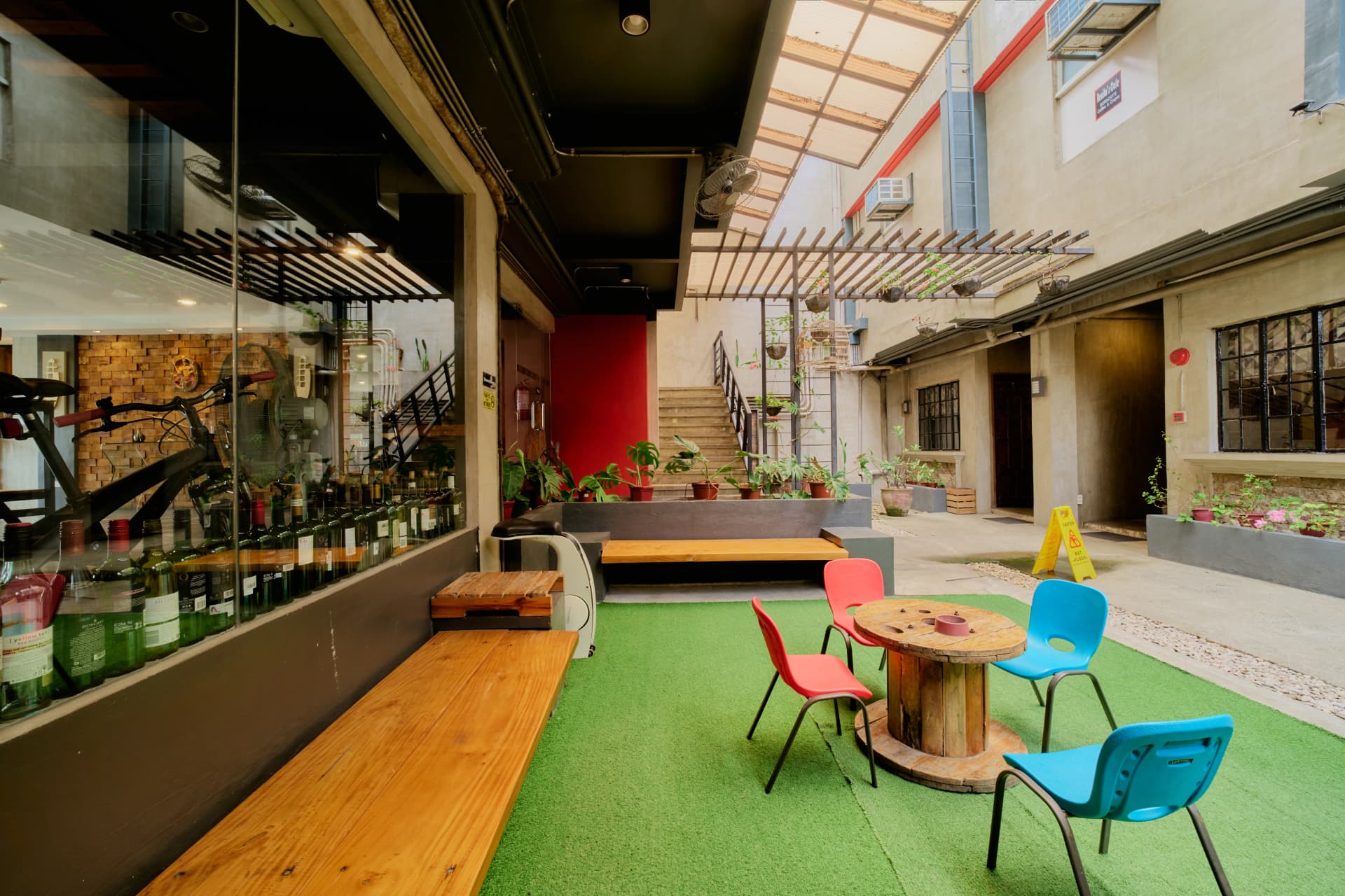 BHive Hotel — common area