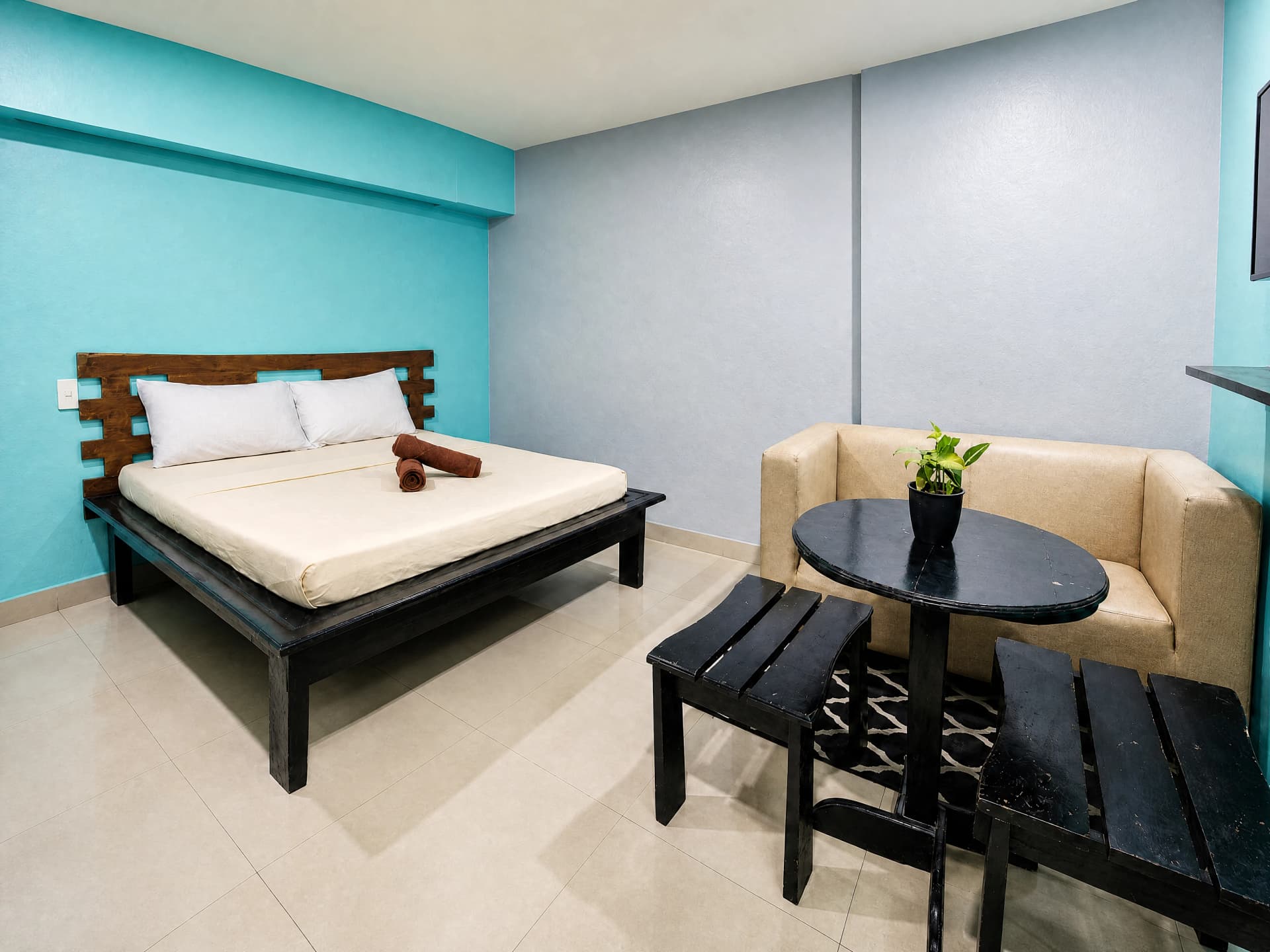 Empress Palace Pension — interior 10