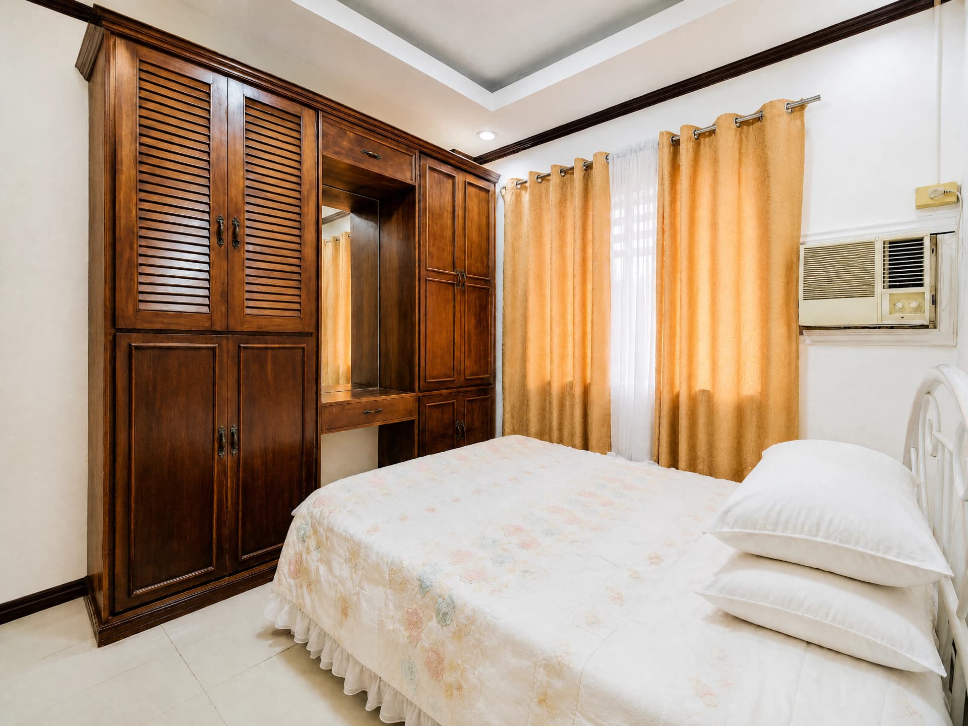 Rosebert Suites — room interior